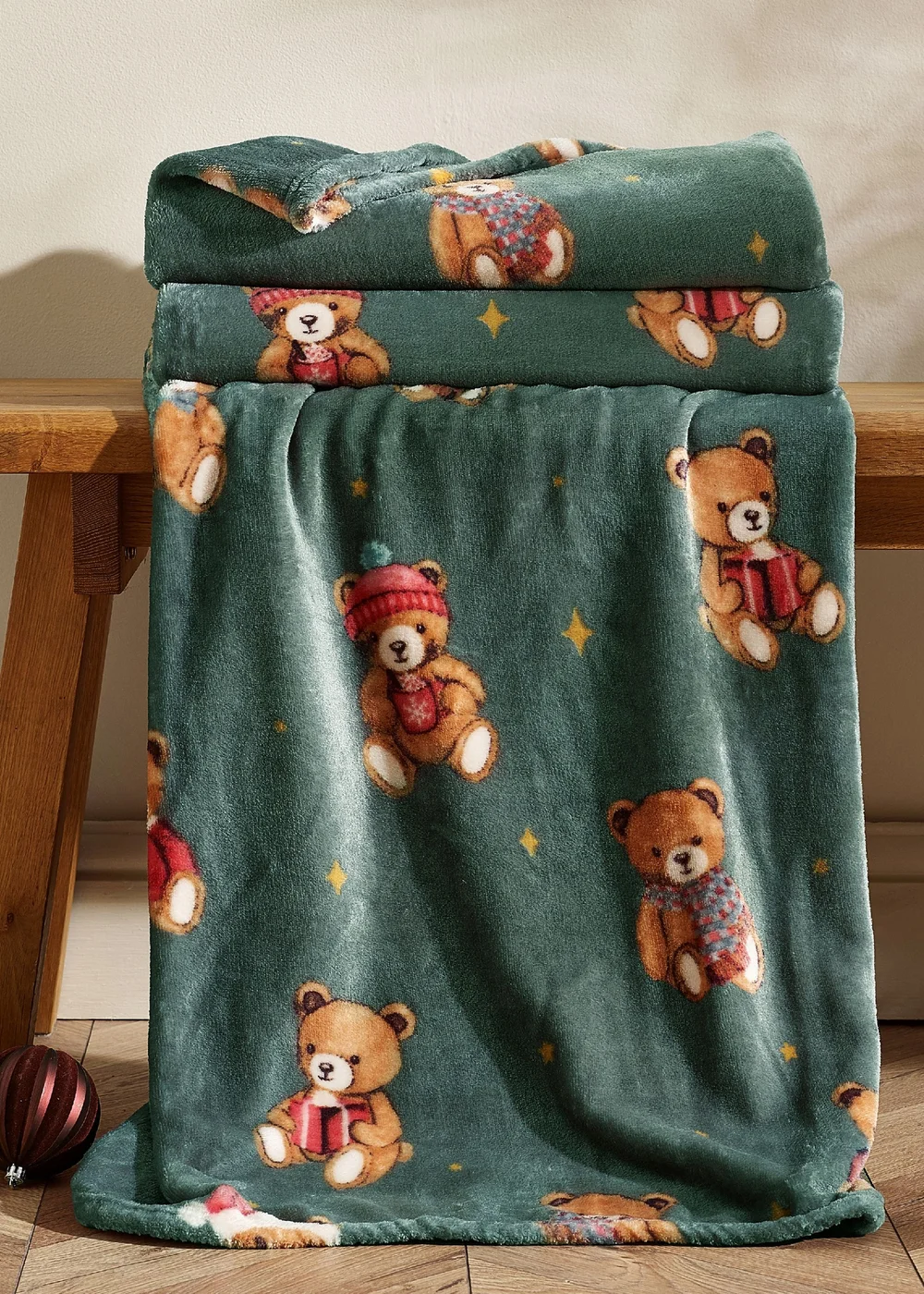 Catherine Lansfield Christmas Tartan Teddy Bear Fleece Cosy 130x170cm Blanket Throw Green - One Size Image 1