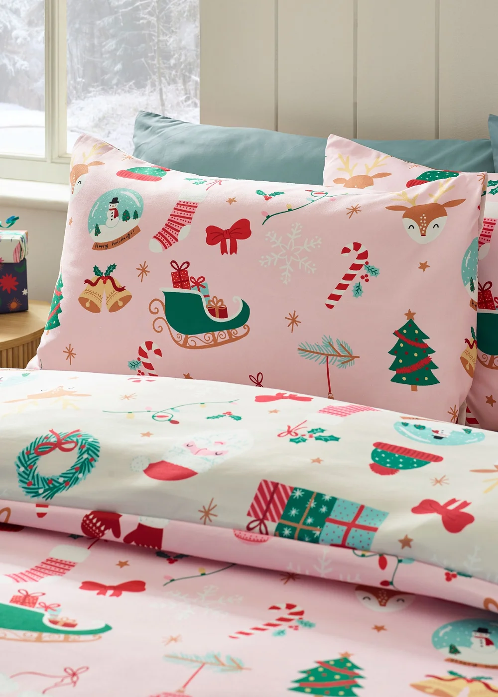 Catherine Lansfield Christmas Happy Holidays So Soft Reversible Duvet Cover Set Pink - Junior Image 3