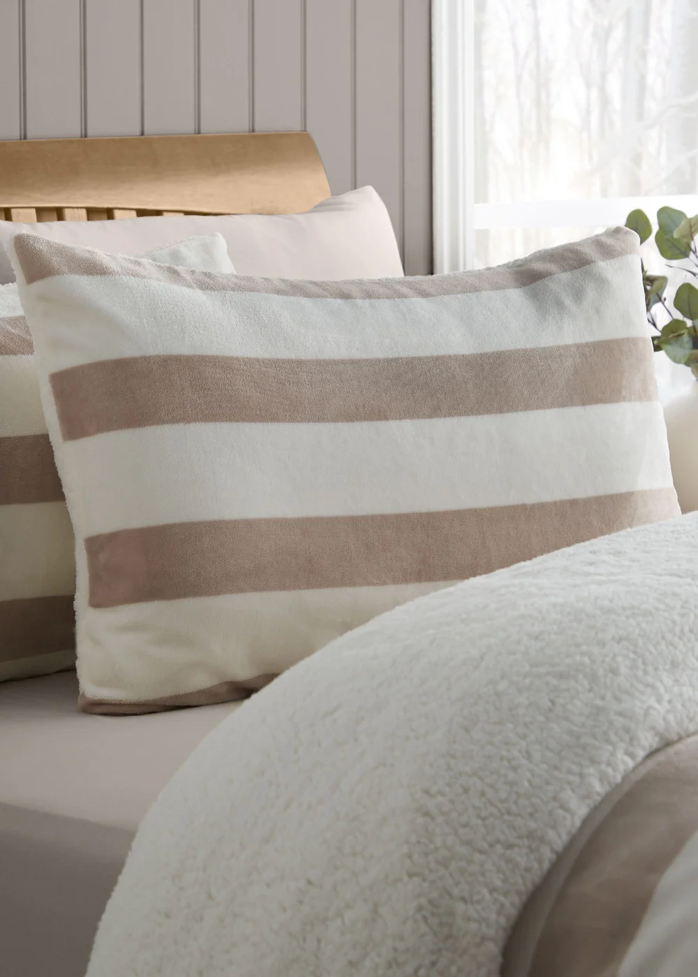 Catherine Lansfield Cosy Sherpa Stripe Duvet Cover Set Natural - Single Image 2