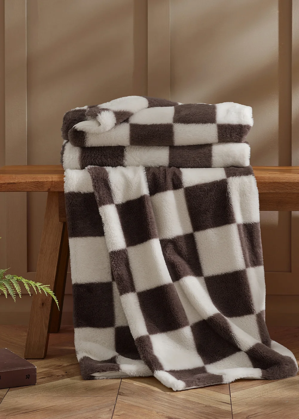 Catherine Lansfield Cosy Soft Checkerboard Fleece 130x170cm Blanket Throw Chocolate - One Size Image 1