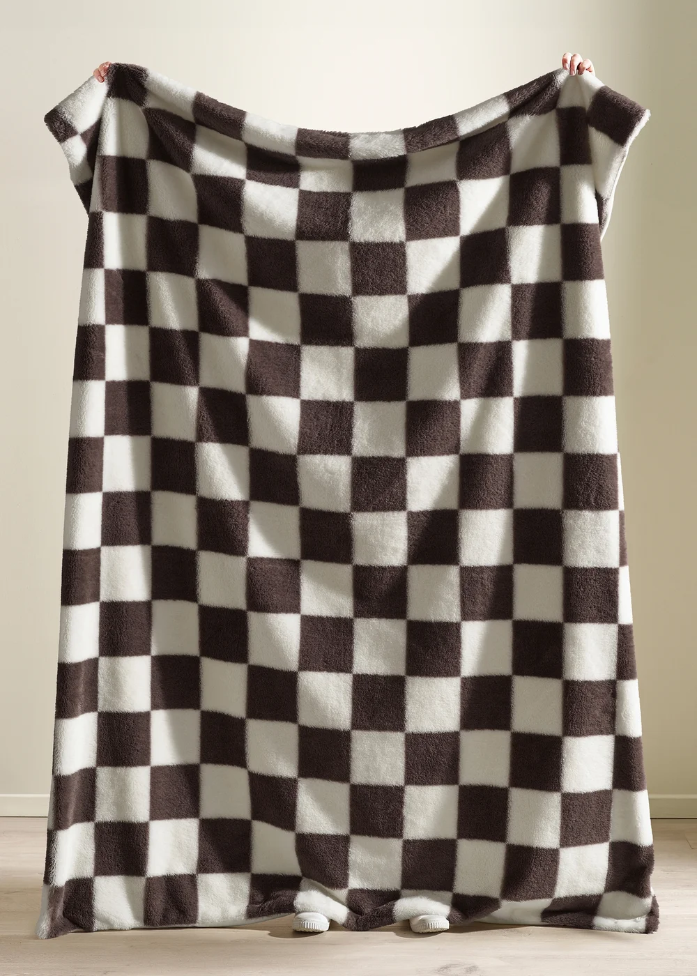 Catherine Lansfield Cosy Soft Checkerboard Fleece 130x170cm Blanket Throw Chocolate - One Size Image 2
