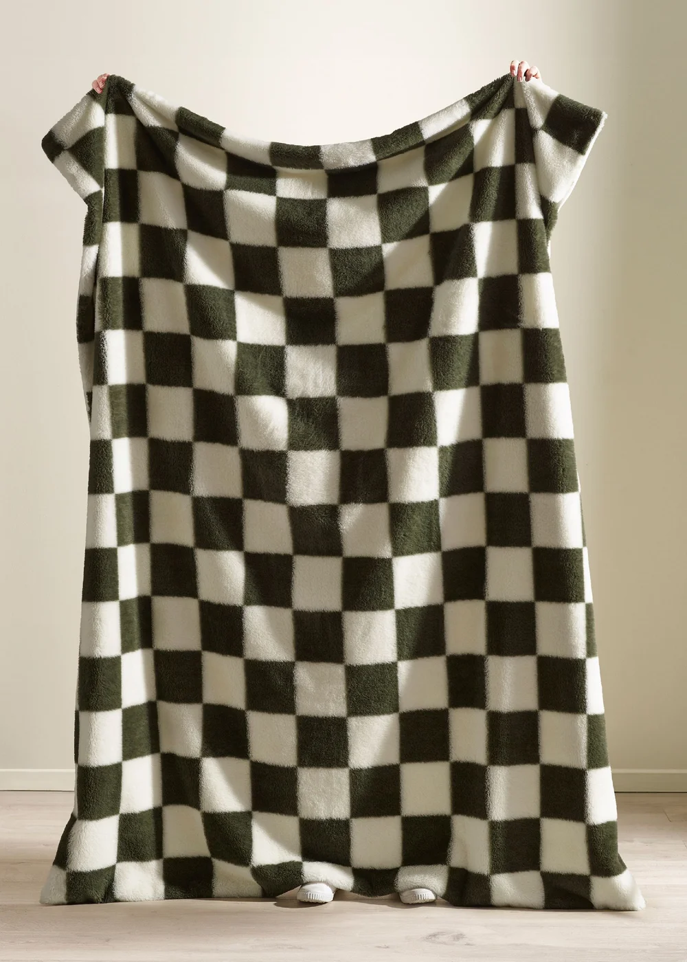 Catherine Lansfield Cosy Soft Checkerboard Fleece 130x170cm Blanket Throw Green - One Size Image 2