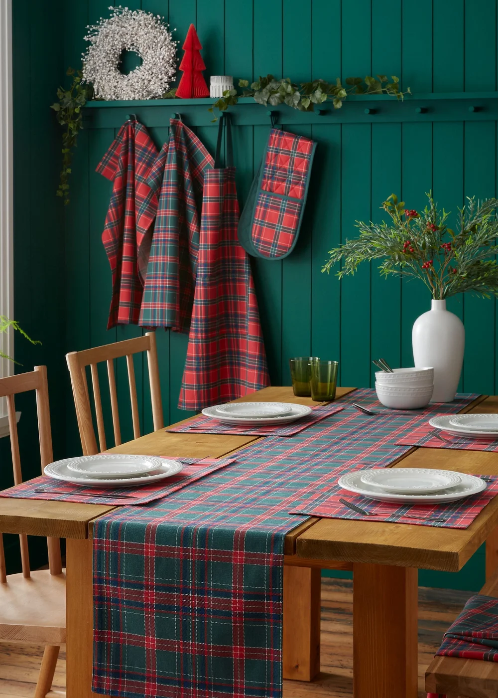 Catherine Lansfield Christmas Tartan Check Cotton 30x46cm Dining Placemat 4 Pack Red / Green - One Size Image 3