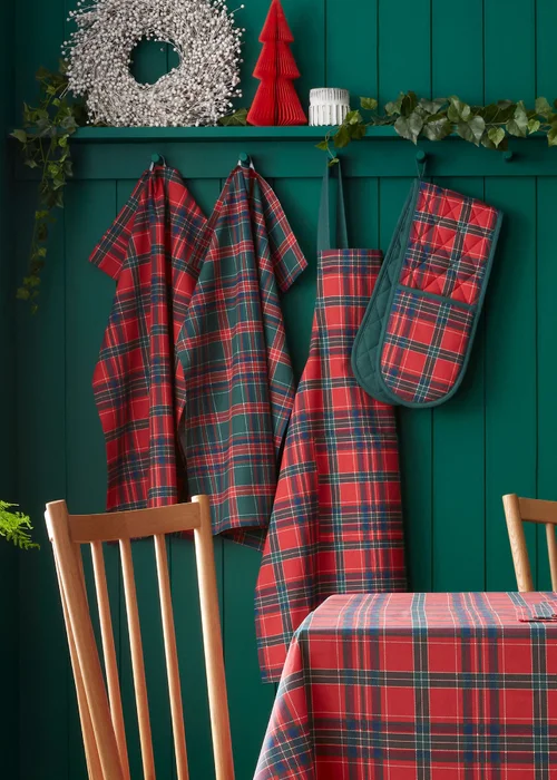 Catherine Lansfield Christmas Tartan Check 50x70cm Kitchen Tea Towel Pack of 4 Red / Green - One Size Image 3