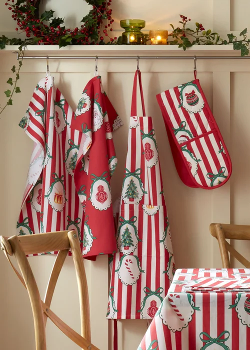 Catherine Lansfield Christmas Vintage Stripe Cotton Kitchen Double Oven Glove Red - One Size Image 3