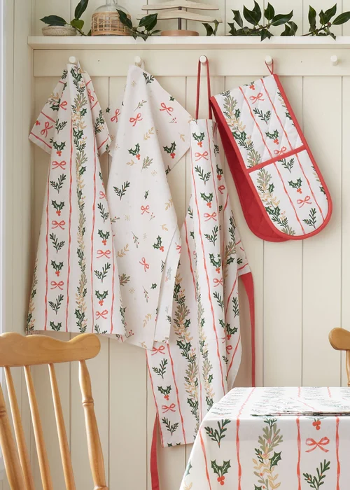 Catherine Lansfield Christmas Holly Stripe Cotton 70x80cm Kitchen Adult Apron Cream / Red - One Size Image 3