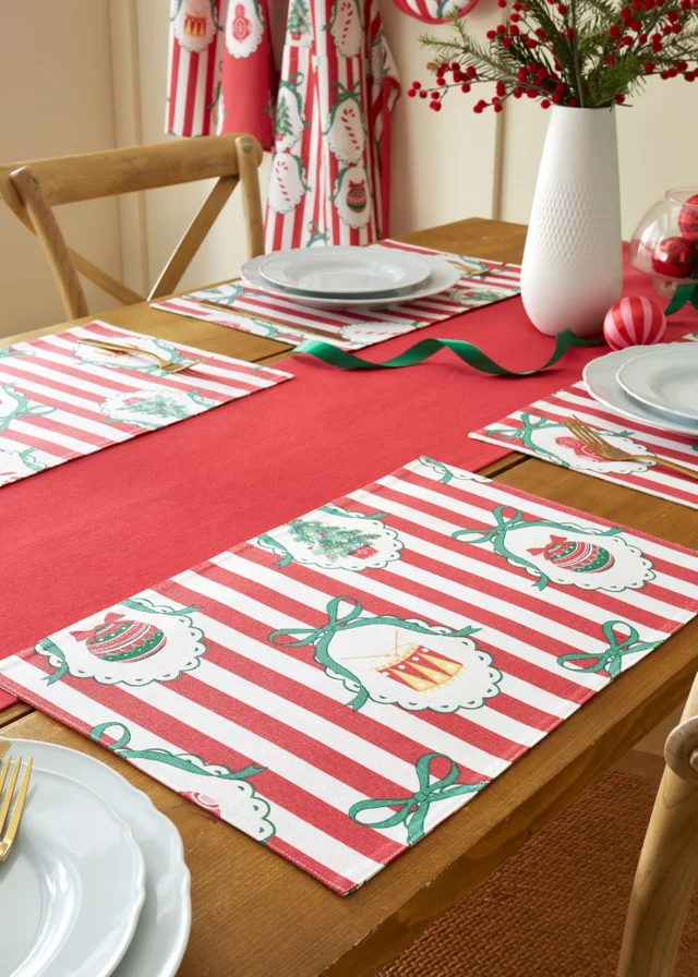 Catherine Lansfield Christmas Vintage Stripe Cotton 30x46cm Dining Placemat 4 Pack Red