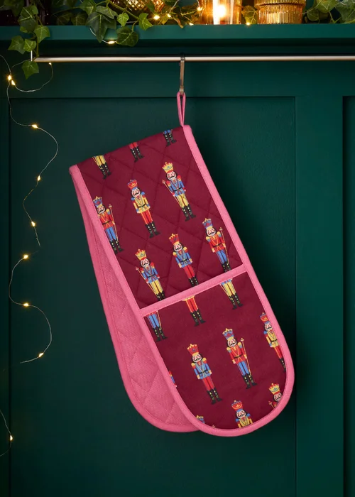 Catherine Lansfield Christmas Nutcracker Cotton Kitchen Double Oven Glove Plum - One Size Image 2