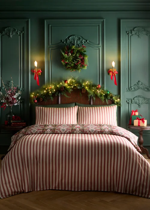 Laurence Llewelyn-Bowen Festive Robin Quilted Red Duvet Cover Set - Double Image 4