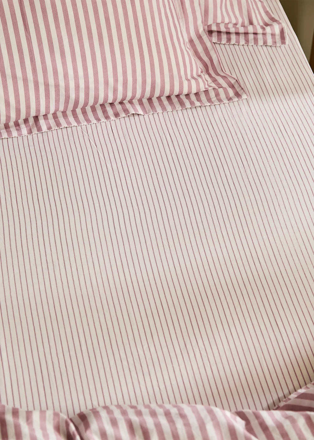Yard Hebden Super King 100% Cotton Narrow Stripe Fitted Sheet Rosewood - Single Image 1