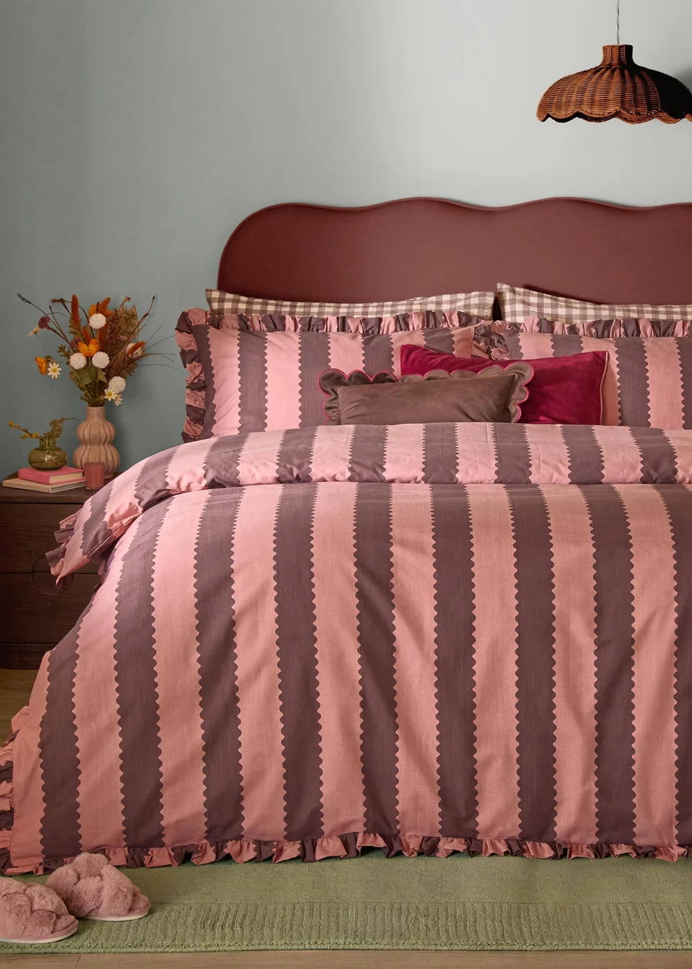 Furn Nature Birdie Stripe Single Ruffle Duvet Set Rose/Chocolate - Single Image 1
