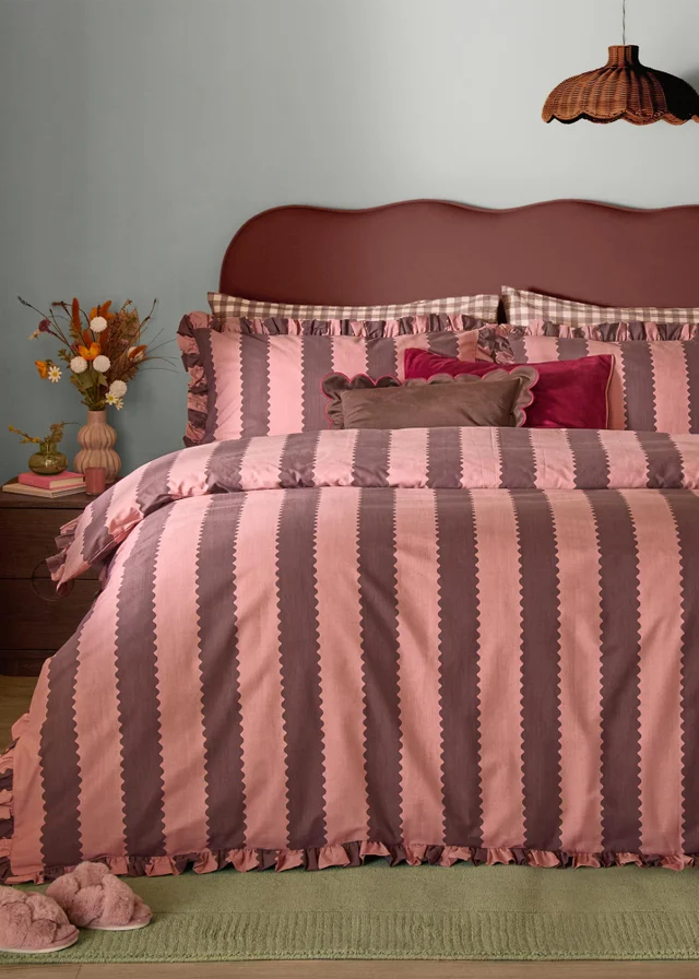 Furn Nature Birdie Stripe Single Ruffle Duvet Set Rose/Chocolate