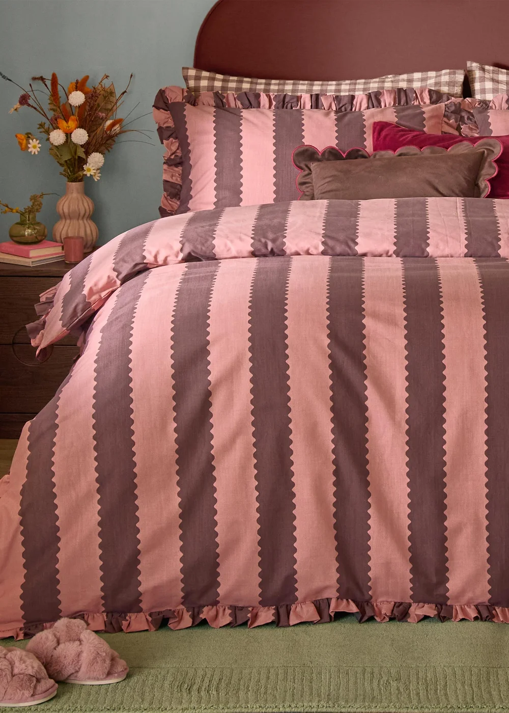 Furn Nature Birdie Stripe Single Ruffle Duvet Set Rose/Chocolate - Single Image 2