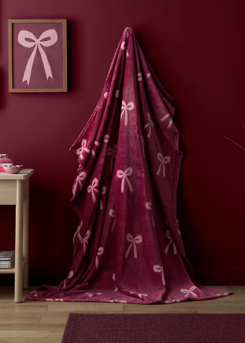Fusion Bows Fleece Berry Throw - 120 X 150 Image 1