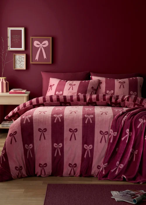 Fusion Bows Fleece Berry Throw - 120 X 150 Image 5