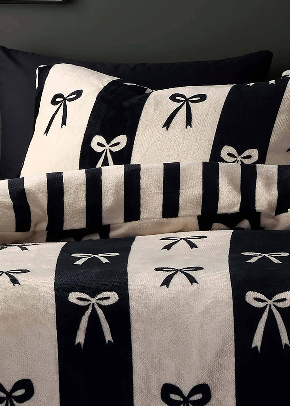 Fusion Bows Fleece Black Duvet Cover Set - Single Image 2