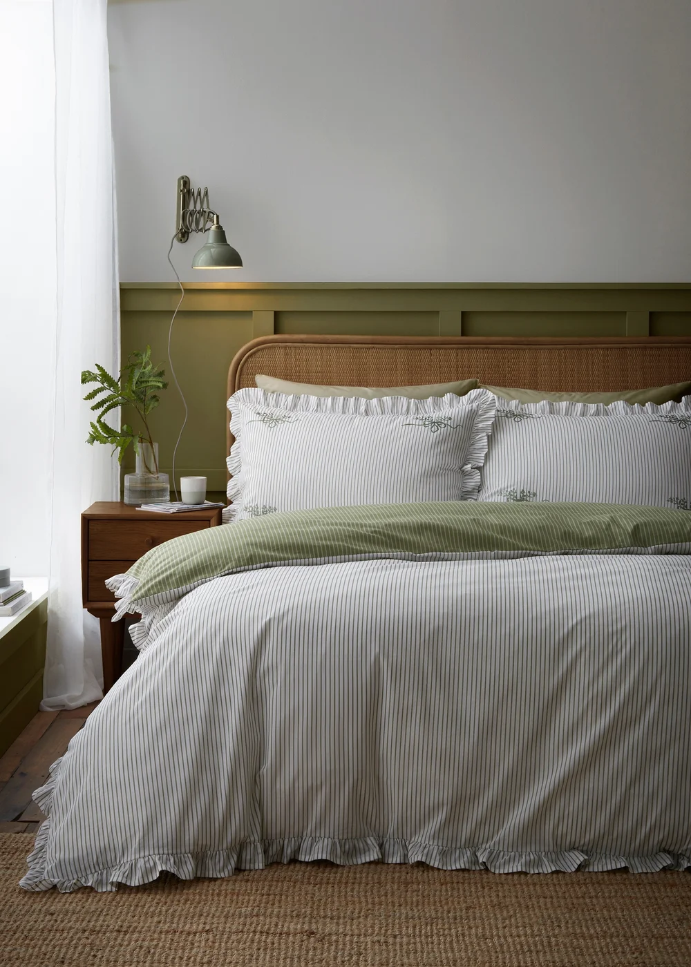 Appletree Frilled Embroidered Bow Stripe Reversible Green Duvet Cover Set - Double Image 1