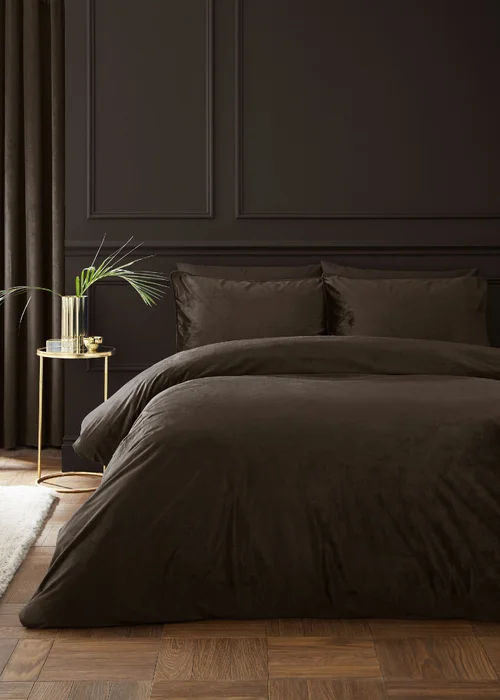 Catherine Lansfield Kingsley Soft Matt Velvet Duvet Cover Set Chocolate - Single Image 1
