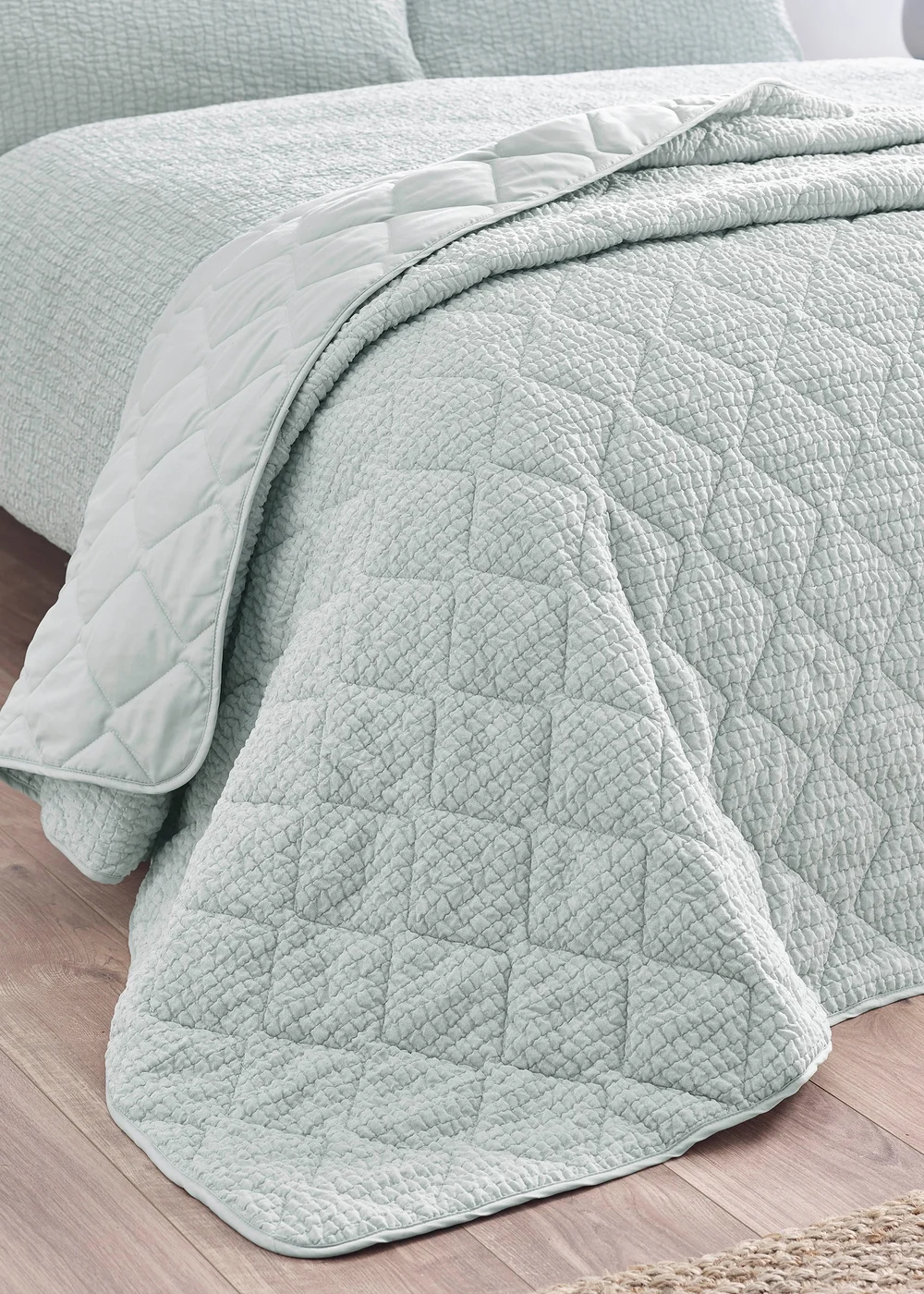 Catherine Lansfield Crinkle Seersucker Texture 220x220cm Bedspread Green - One Size Image 1