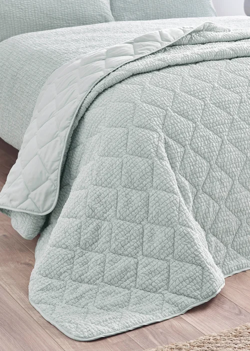 Catherine Lansfield Crinkle Seersucker Texture 220x220cm Bedspread Green - One Size Image 1