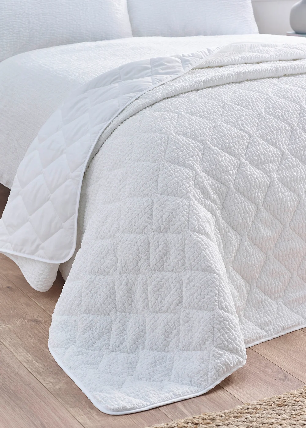Catherine Lansfield Crinkle Seersucker Texture 220x220cm Bedspread White - One Size Image 1
