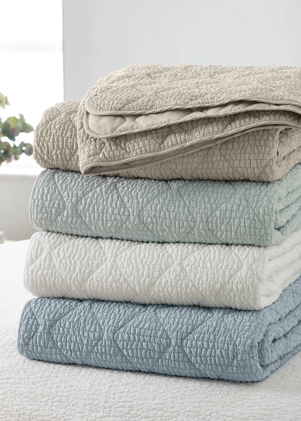 Catherine Lansfield Crinkle Seersucker Texture 220x220cm Bedspread White - One Size Image 3