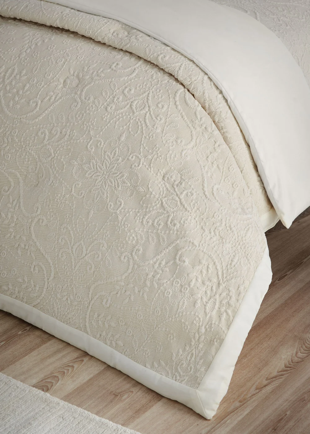 Catherine Lansfield Amelia Jacquard Bedspread Cream 220x230cm - One Size Image 1