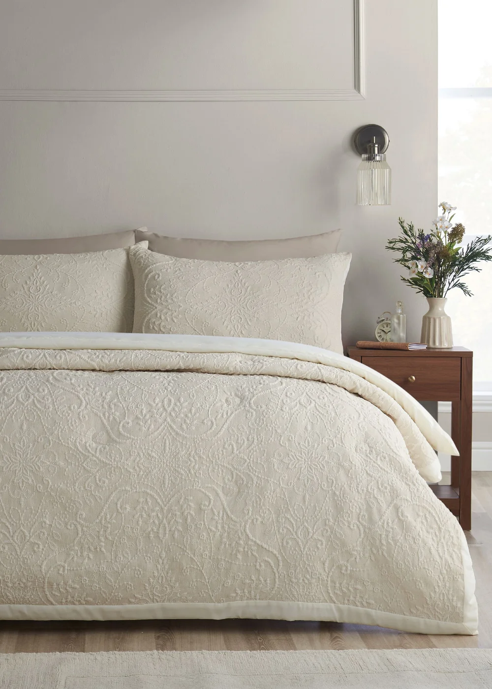 Catherine Lansfield Amelia Jacquard Bedspread Cream 220x230cm - One Size Image 2