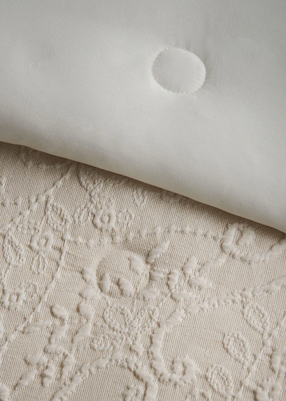 Catherine Lansfield Amelia Jacquard Bedspread Cream 220x230cm - One Size Image 3