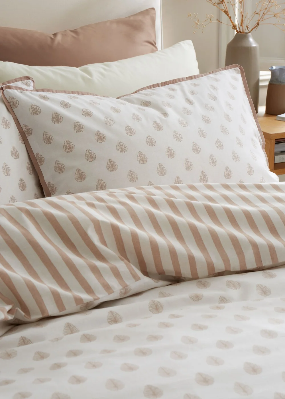 Emily Bond Jaipur Leaves 100% Cotton Reversible Duvet Cover Set Cream / Natural - Single Image 3