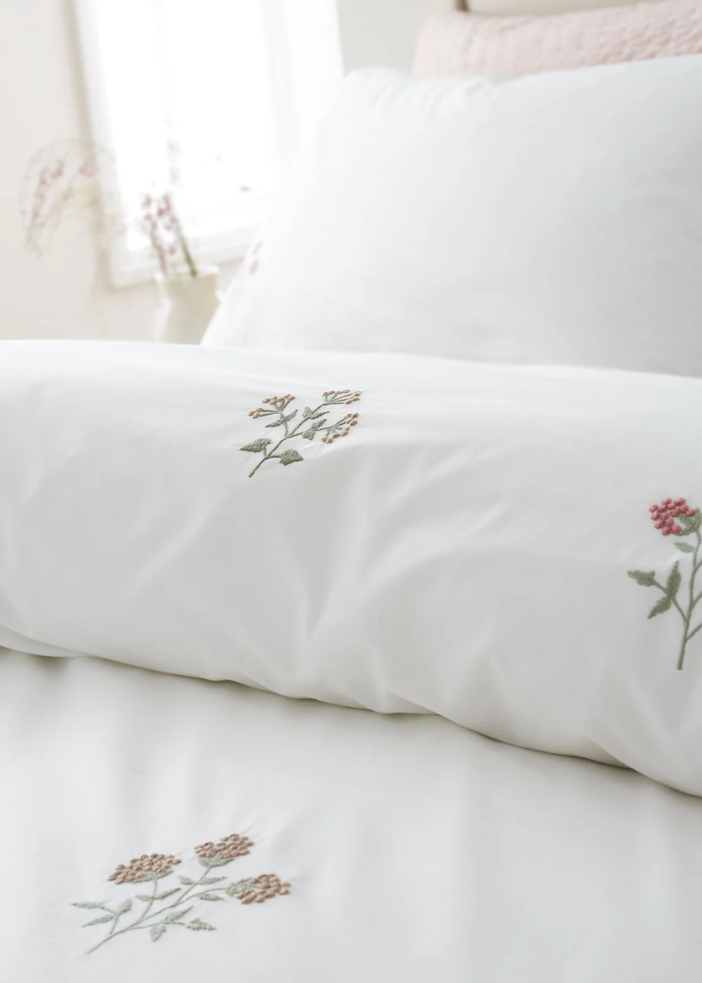 Bianca Fine Linens Adeline Floral Embroidered 200 Thread Count Cotton Duvet Cover Set White - Single Image 3
