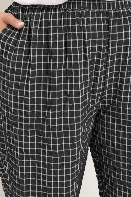 Yours Curve Black Check Balloon Trousers - 26-28 Image 4