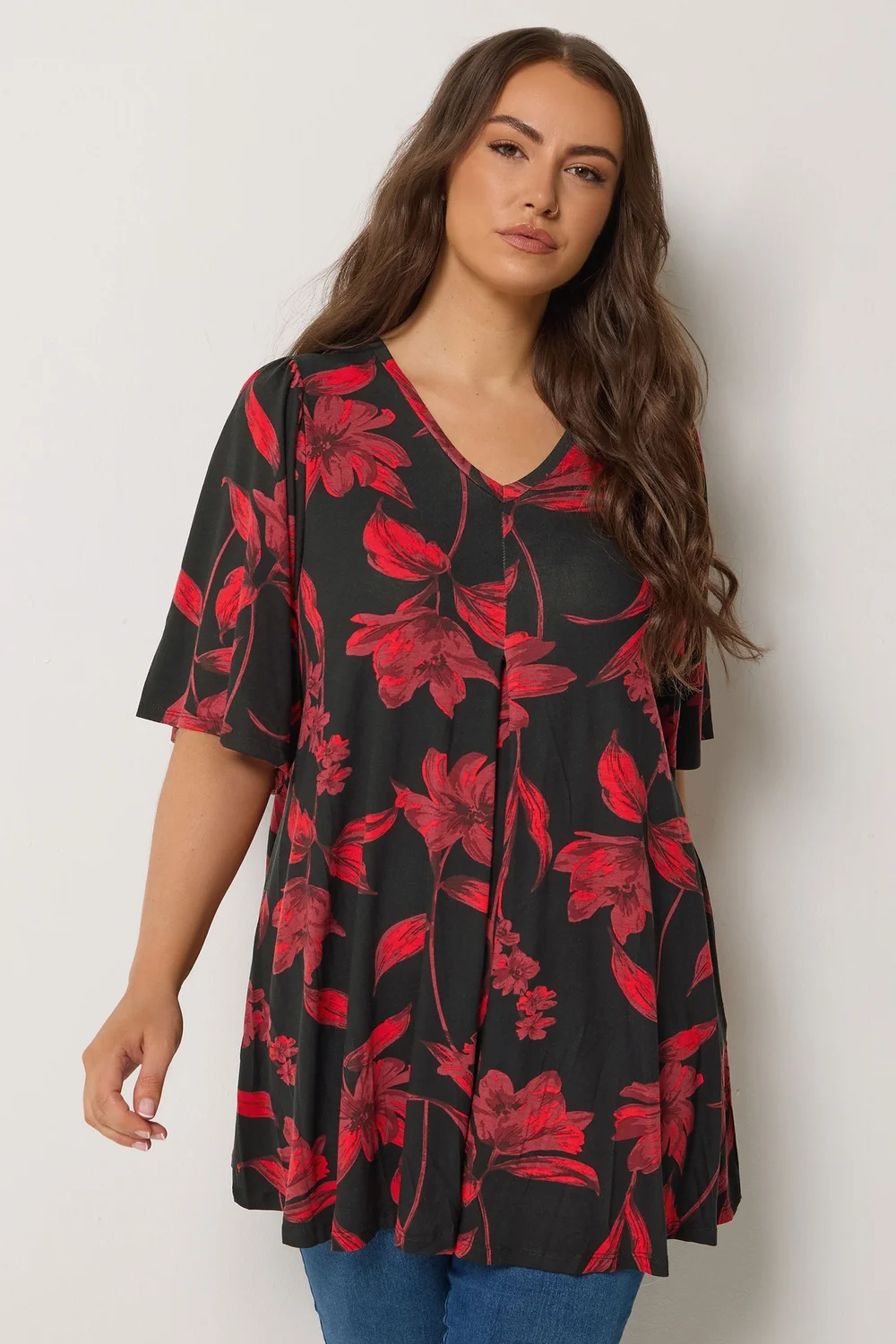 Yours Curve Red Floral Pleat Front Top - 26-28 Image 1