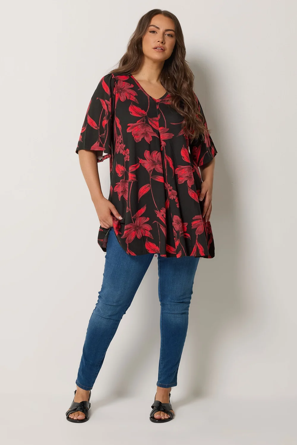 Yours Curve Red Floral Pleat Front Top - 26-28 Image 2