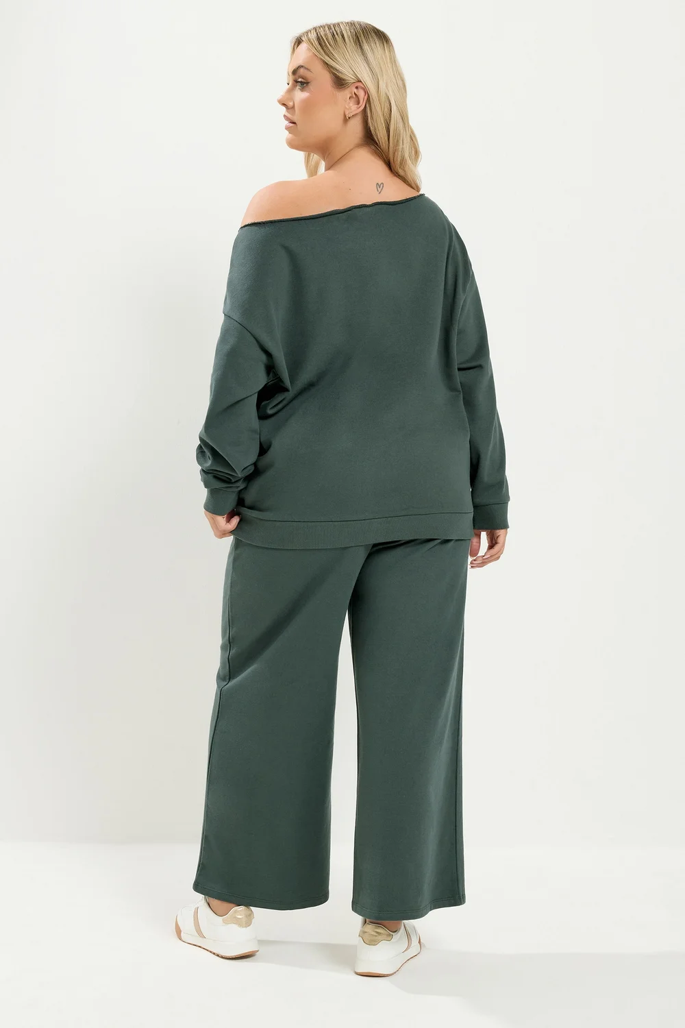 Yours Curve Green Set 'New York' Off Shoulder Sweatshirt & Joggers - 26-28 Image 3
