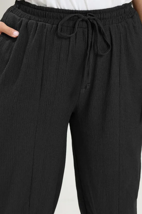 Yours Curve Black Crinkle Barrel Trousers - 22-24 Image 4