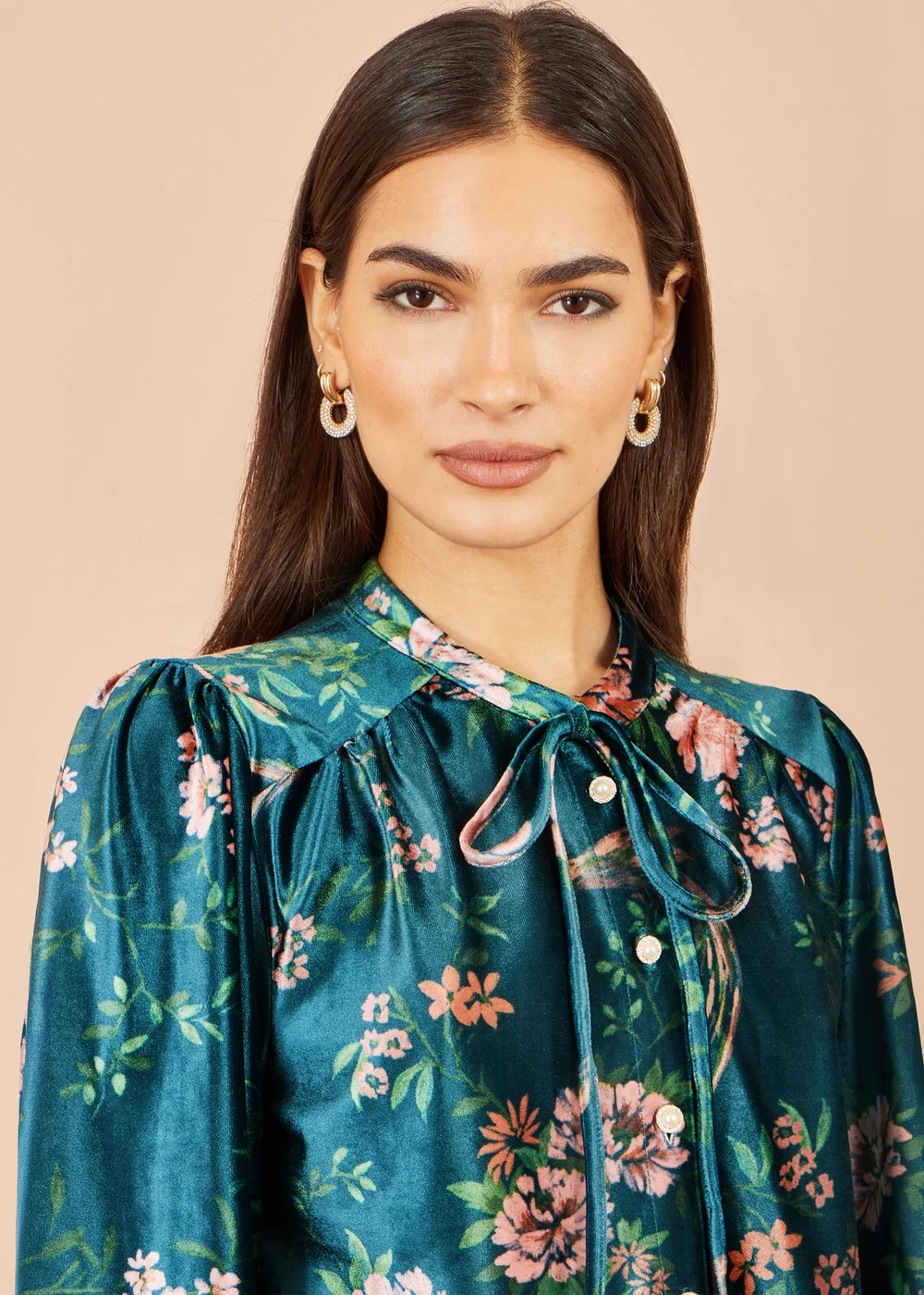 Yumi Green Floral Velvet Blouse With Tie Neckline - 16 Image 4