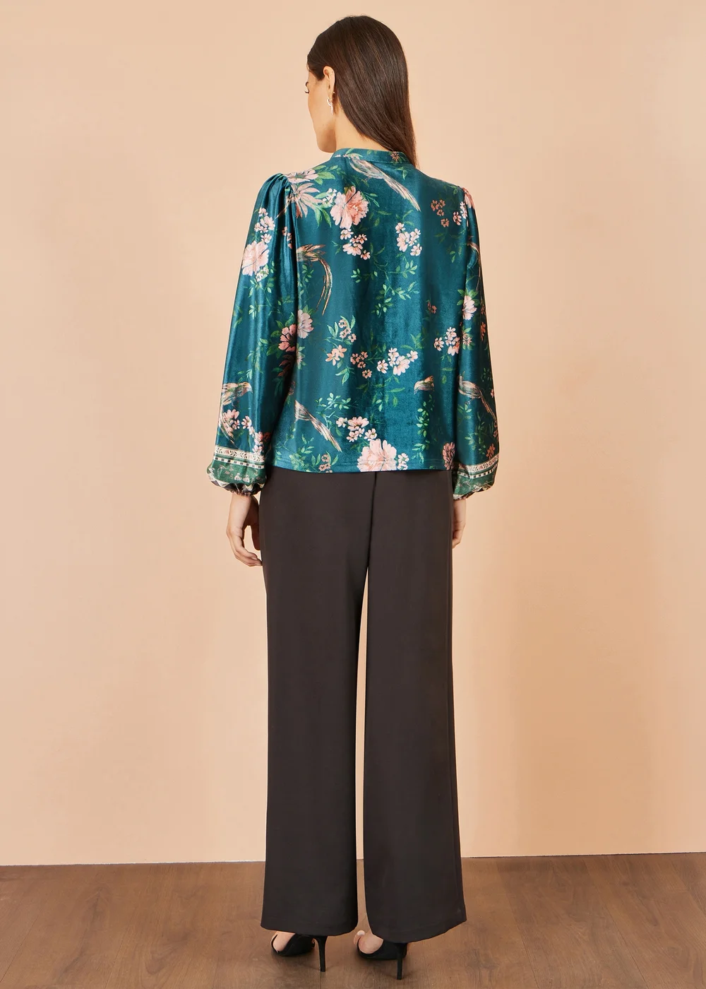 Yumi Green Floral Velvet Blouse With Tie Neckline - 16 Image 3