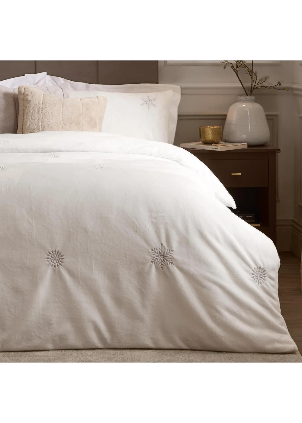 Paoletti Frosted Snowflake King Embroidered Fleece Duvet Sets White - Double Image 4