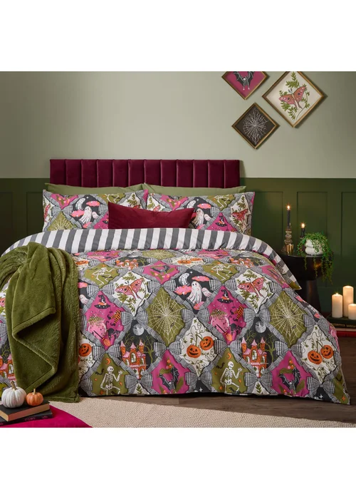 Furn Hallowquin Super King Spooky Reversible Duvet Sets Multi - Single Image 1
