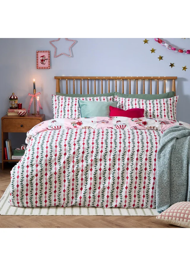 Furn Passport To The North Pole Double Christmas Reversible Duvet Sets Candy Floss/Linen