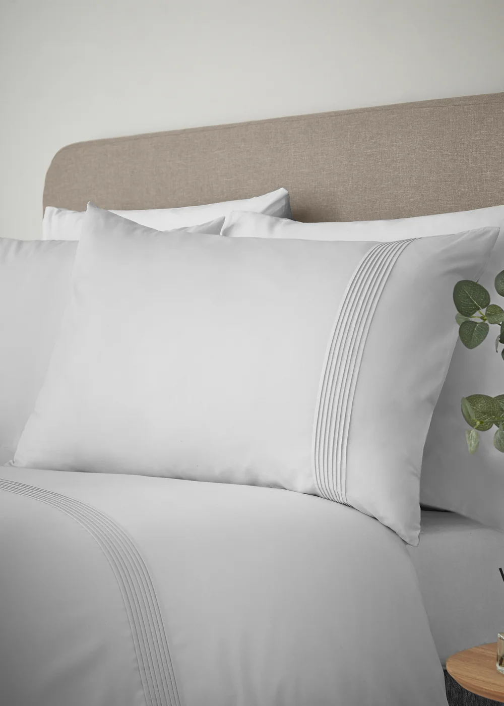 Catherine Lansfield Pintuck Easy Iron Percale Duvet Cover Set White - Double Image 2