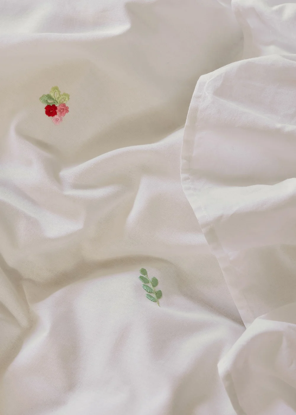 Cath Kidston Tiny Floral Embroidered Frill Cotton Duvet Cover Set White - Single Image 5