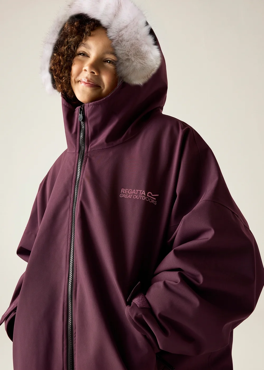 Regatta Aubergine Junior Waterproof Changing Robe (3-13 years) - 9-13 Yrs Image 1