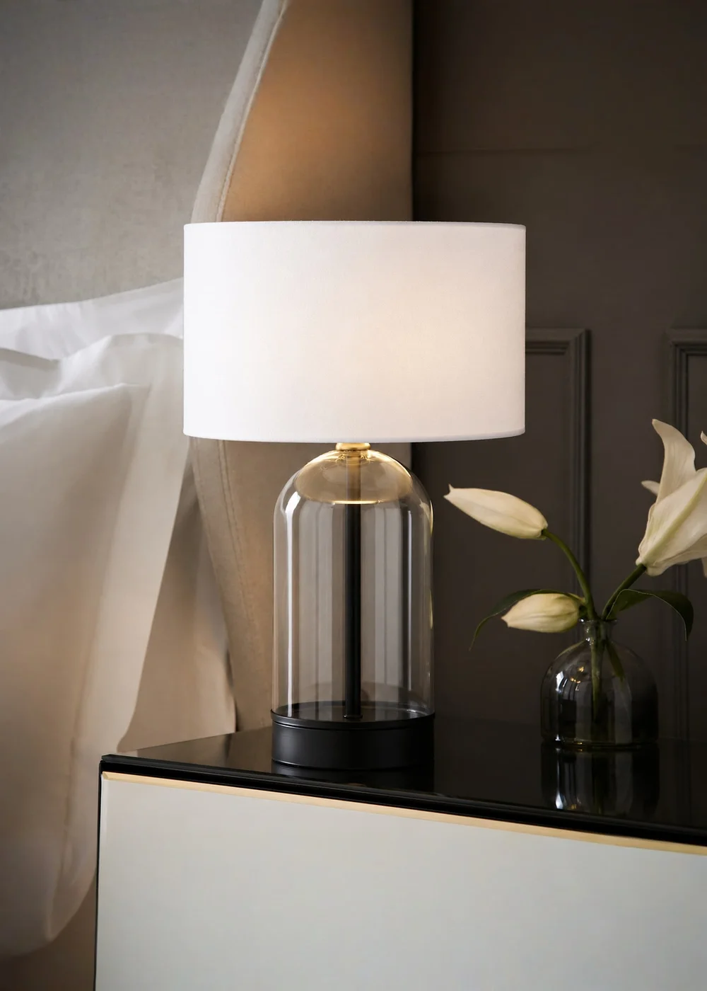 ValueLights Jessy Black Table Lamp with White Shade - One Size Image 1