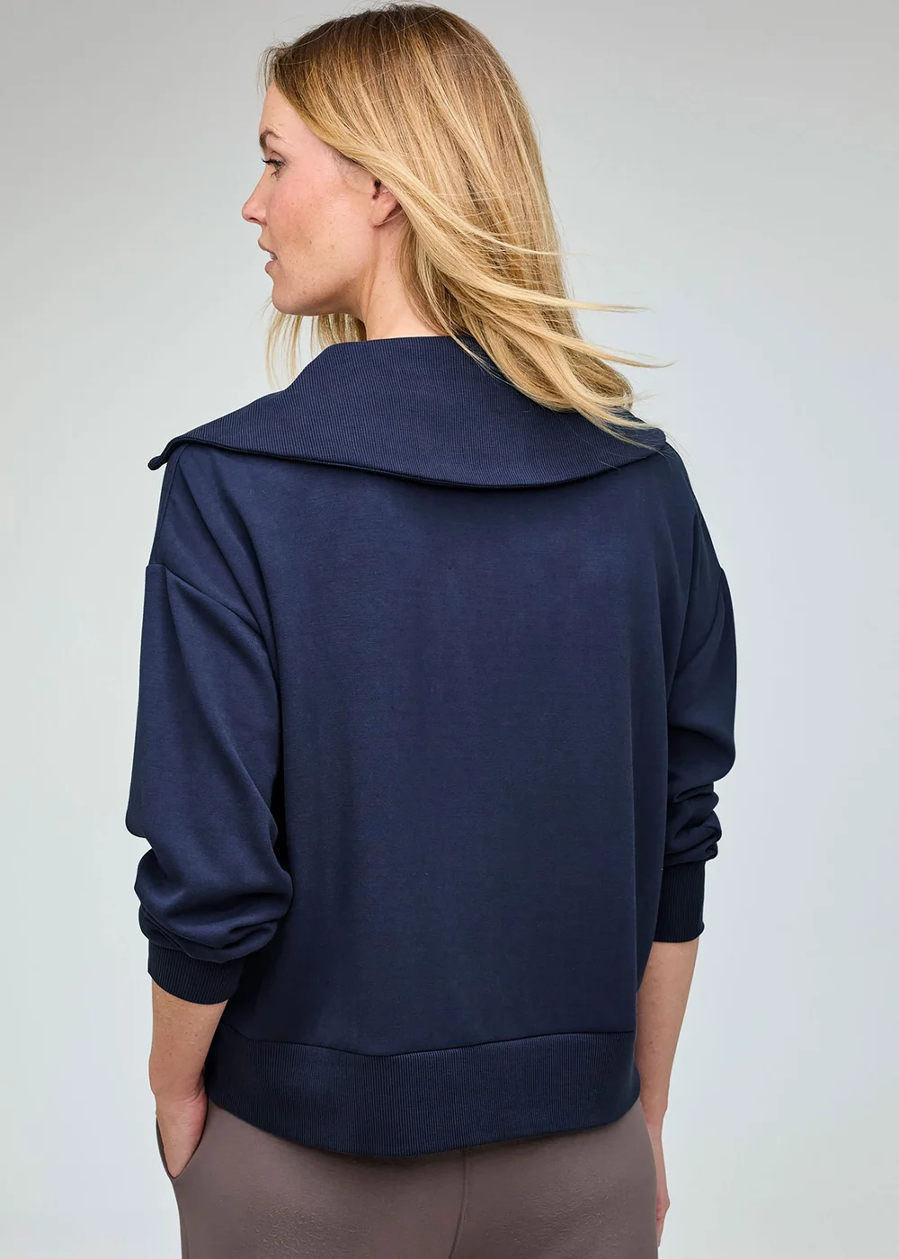 CT Active Dark Sky Relaxed Long Sleeve Half Zip Sweatshirt - S Image 3