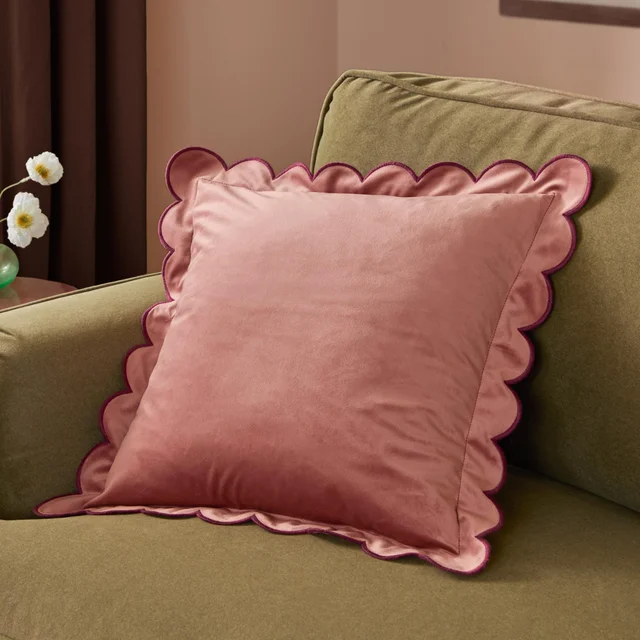 Furn Lil Scallop 45x45 Velvet Cushion Slipper/Burgundy
