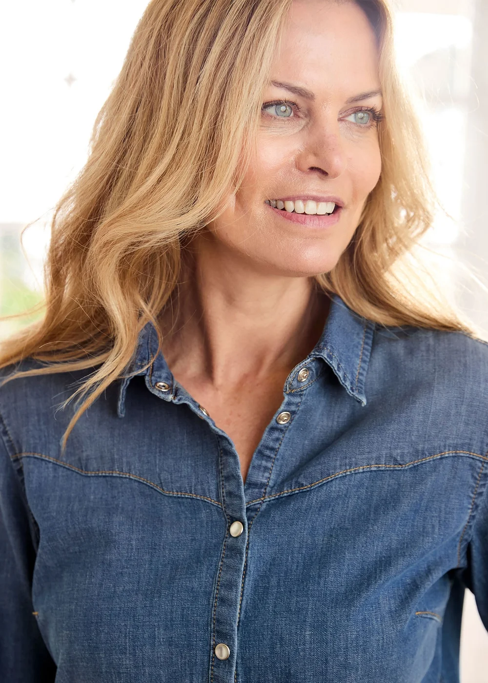 Cotton Traders Stonewash Stretch Denim Shirt - 22 Image 4