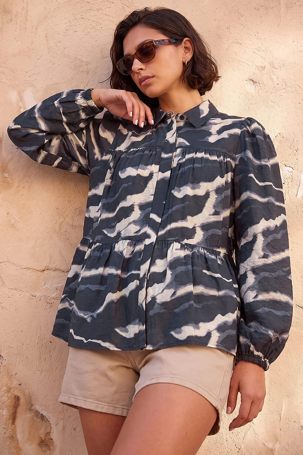 Roman Grey Abstract Print Tiered Shirt - 16 Image 3