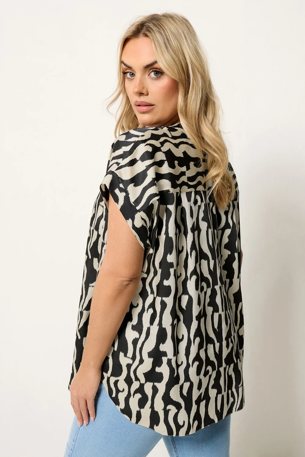 Yours Curve Black Abstract Print Pleated Blouse - 16 Image 3